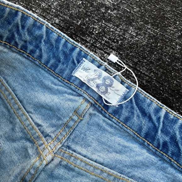 We The Free Light Denim Distressed Flare Jeans size 28 EUC - Picture 9 of 9